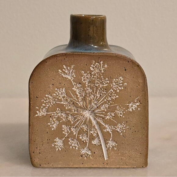 Pottery Studio Parsley Engraved Glazed Vase Handmade Signed - Picture 1 of 8